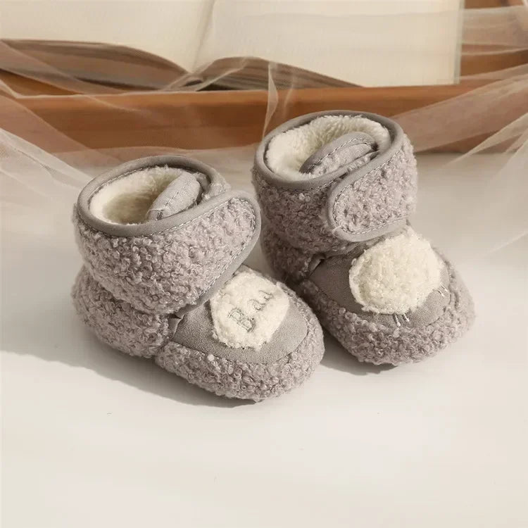 2023 Autumn Winter Baby Boots, Infant Girls Boys Warm Fashion Solid Shoes with Fuzzy Balls First Walkers Kid Shoes 0-18M